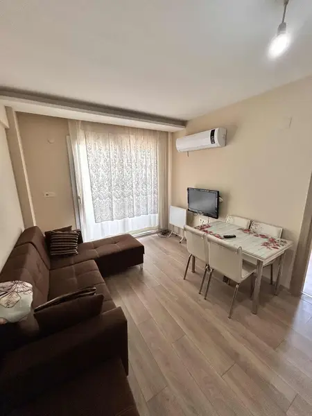 KÖŞE KONUMDA BALKONLU 1+1 EŞYALI KİRALIK DAİRE küçük görsel 3