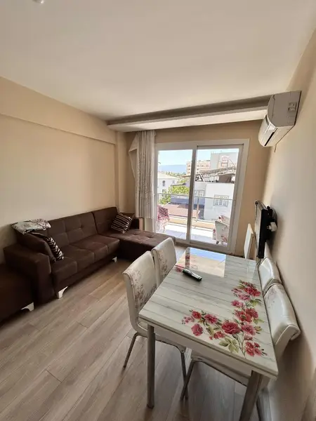 KÖŞE KONUMDA BALKONLU 1+1 EŞYALI KİRALIK DAİRE küçük görsel 4