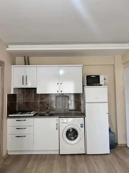 KÖŞE KONUMDA BALKONLU 1+1 EŞYALI KİRALIK DAİRE küçük görsel 15