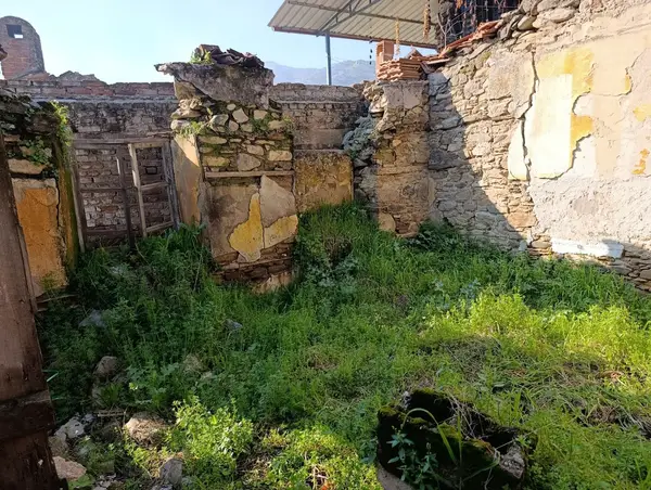 köşe konumda müstakil işyeri dükkan depo