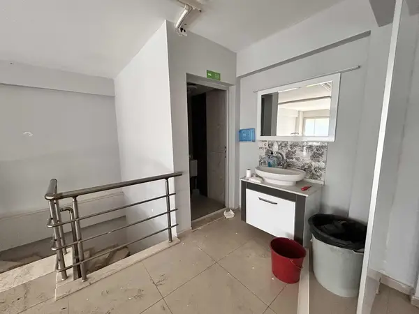 İsabeylide bulvar üzeri kiralık 3 katlı dükkan küçük görsel 28