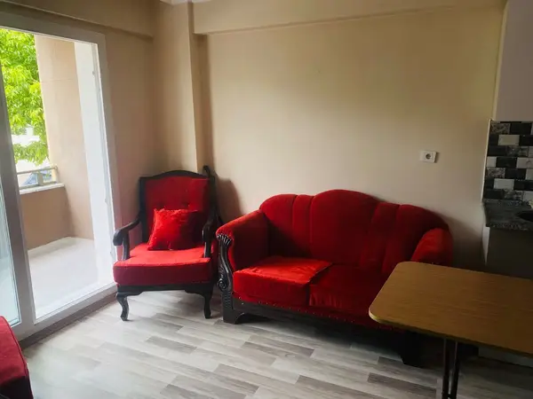 geniş balkonlu 1+1 eşyalı daire küçük görsel 3