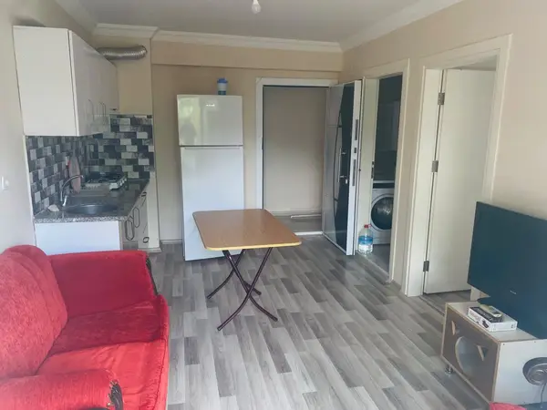 geniş balkonlu 1+1 eşyalı daire küçük görsel 5